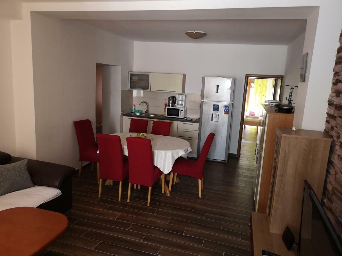 Apartmani Dada Starigrad Paklenica Ngoại thất bức ảnh